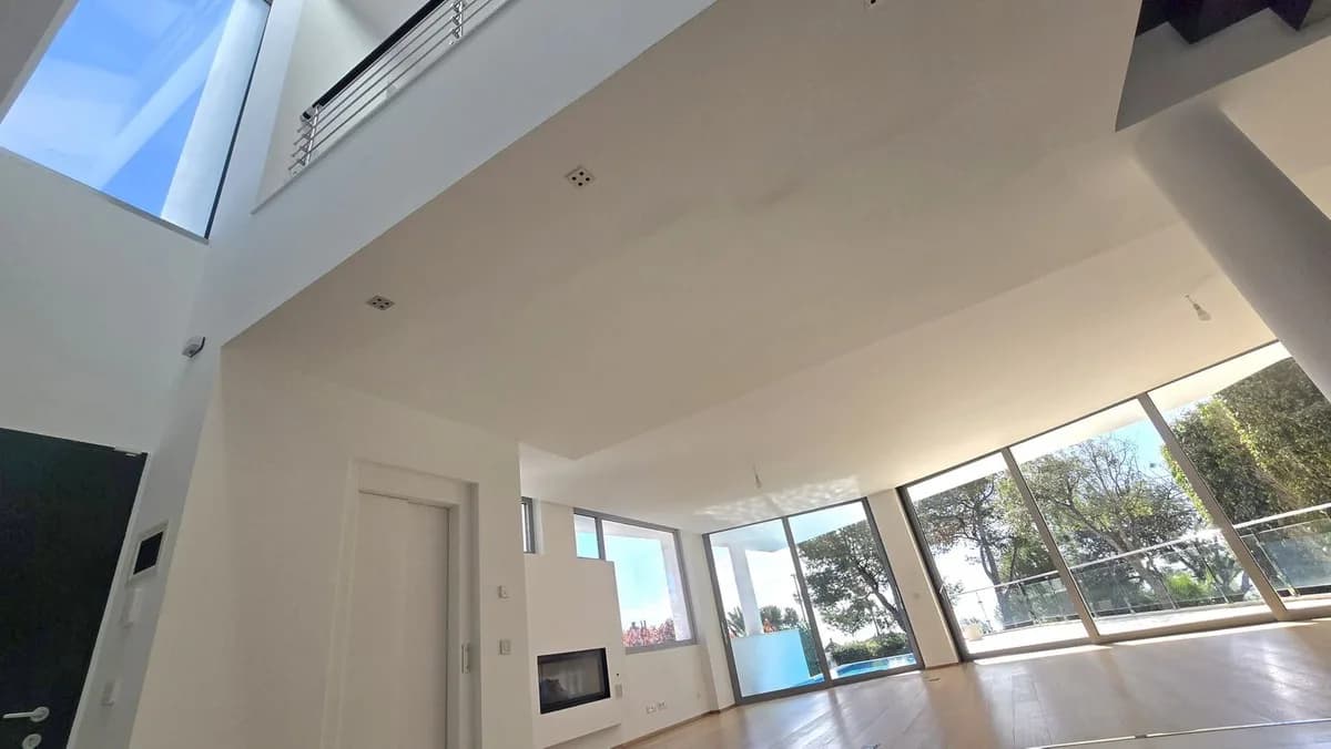 5 Bedroom Semi-Detached House for Sale in The Golden Mile, Málaga - Image 7