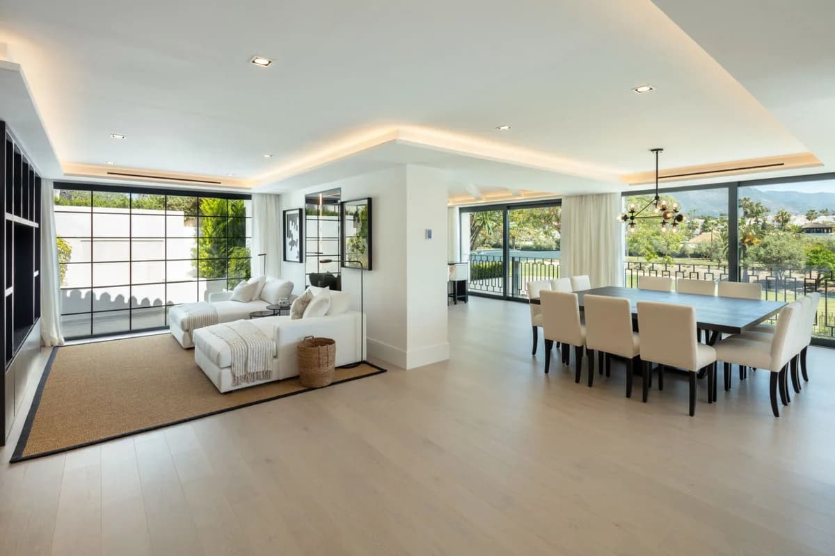 5 Bedroom Detached Villa for Sale in Nueva Andalucía, Málaga - Image 5