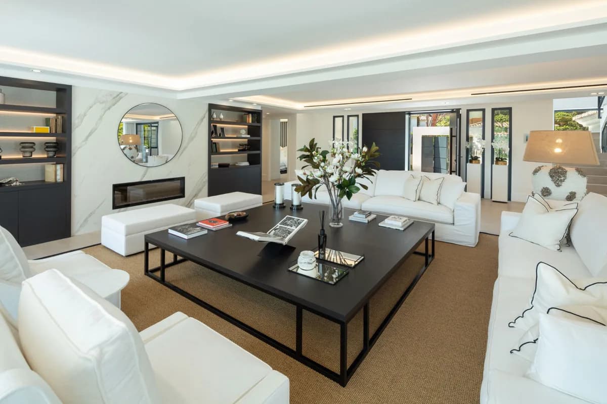 5 Bedroom Detached Villa for Sale in Nueva Andalucía, Málaga - Image 6