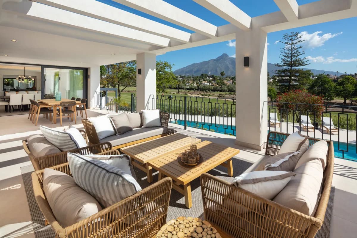 5 Bedroom Detached Villa for Sale in Nueva Andalucía, Málaga - Image 7