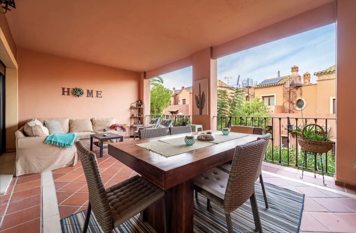 4 Bedroom Semi-Detached House for Sale in Estepona, Málaga - Image 2
