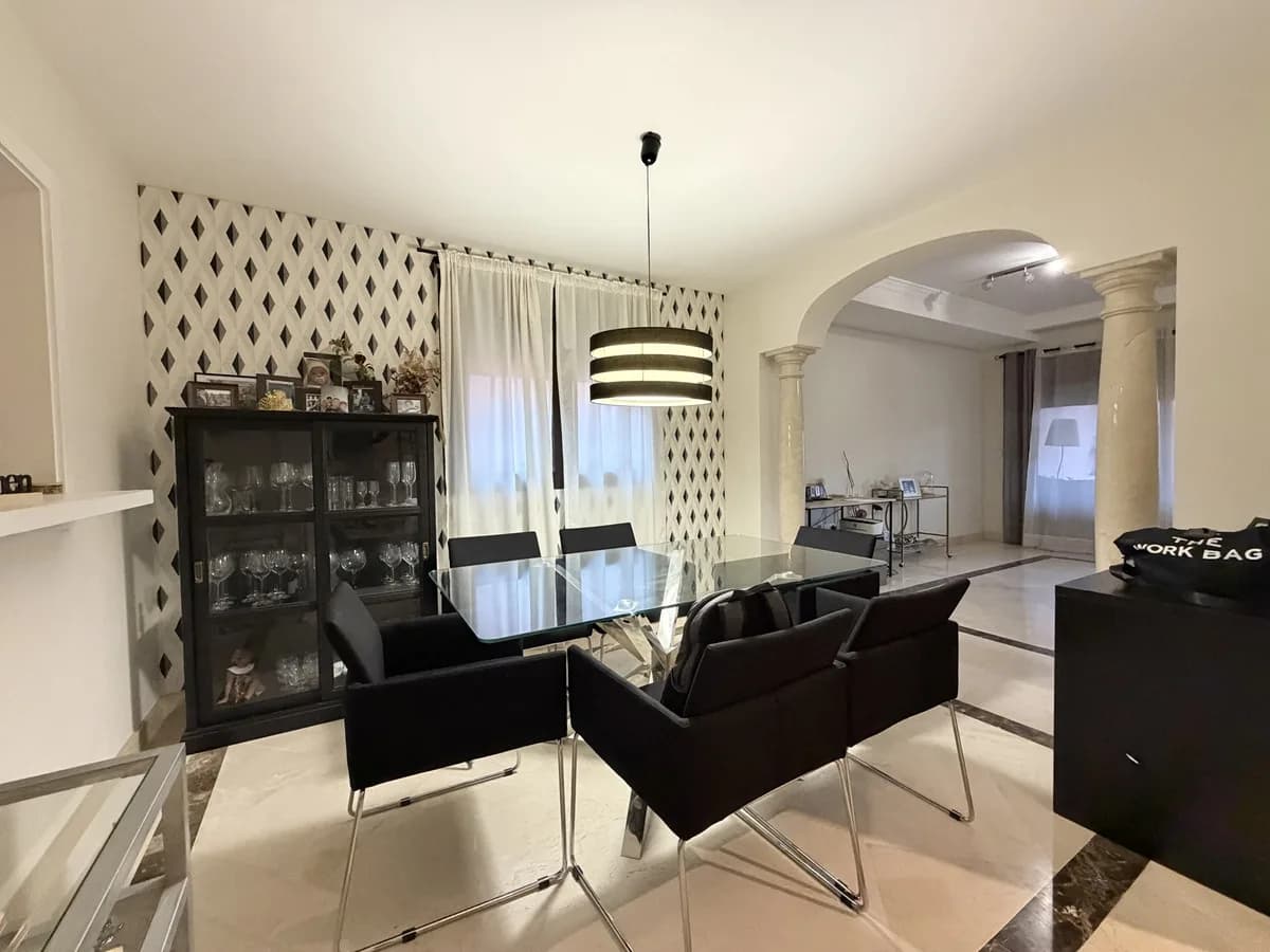 4 Bedroom Semi-Detached House for Sale in Estepona, Málaga - Image 8