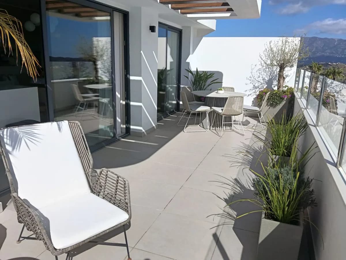 2 Bedroom Penthouse for Sale in La Cala de Mijas, Málaga - Image 2