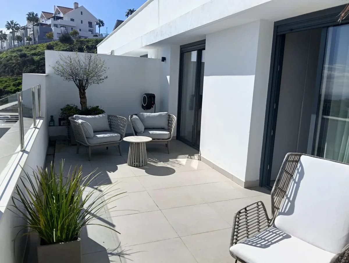 2 Bedroom Penthouse for Sale in La Cala de Mijas, Málaga - Image 3