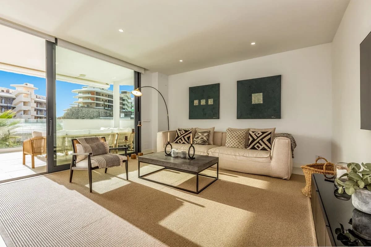 3 Bedroom Middle Floor Apartment for Sale in Fuengirola, Málaga - Image 7