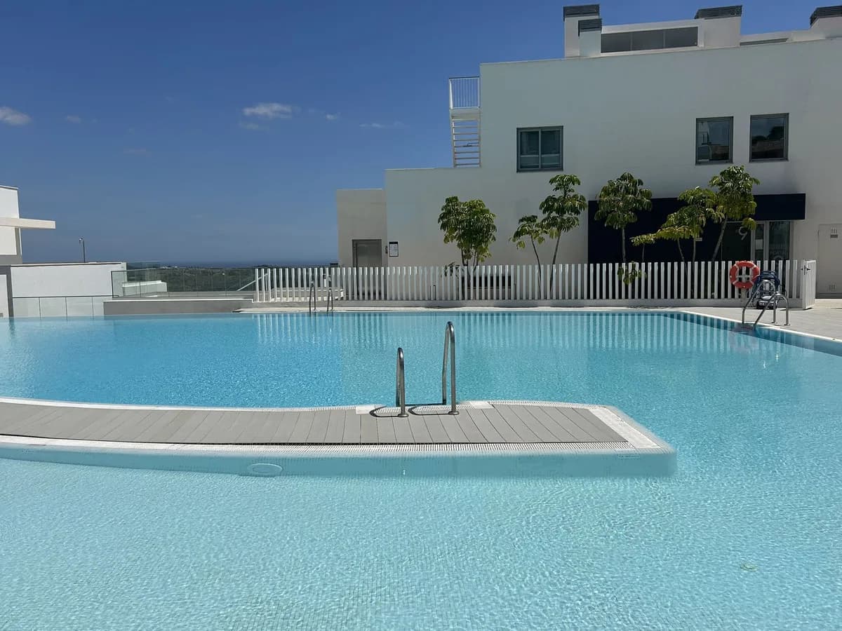 3 Bedroom Middle Floor Apartment for Sale in La Cala de Mijas, Málaga - Image 3