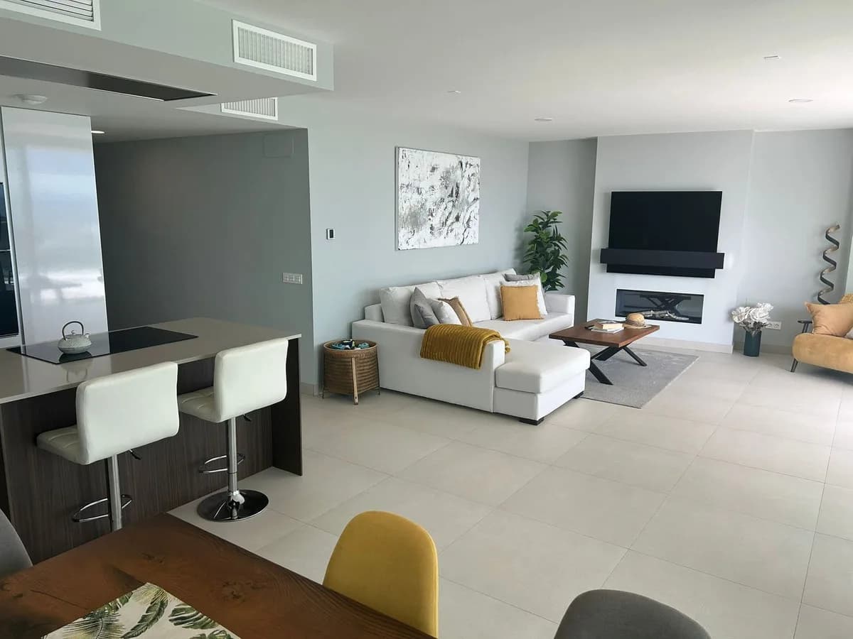 3 Bedroom Middle Floor Apartment for Sale in La Cala de Mijas, Málaga - Image 5