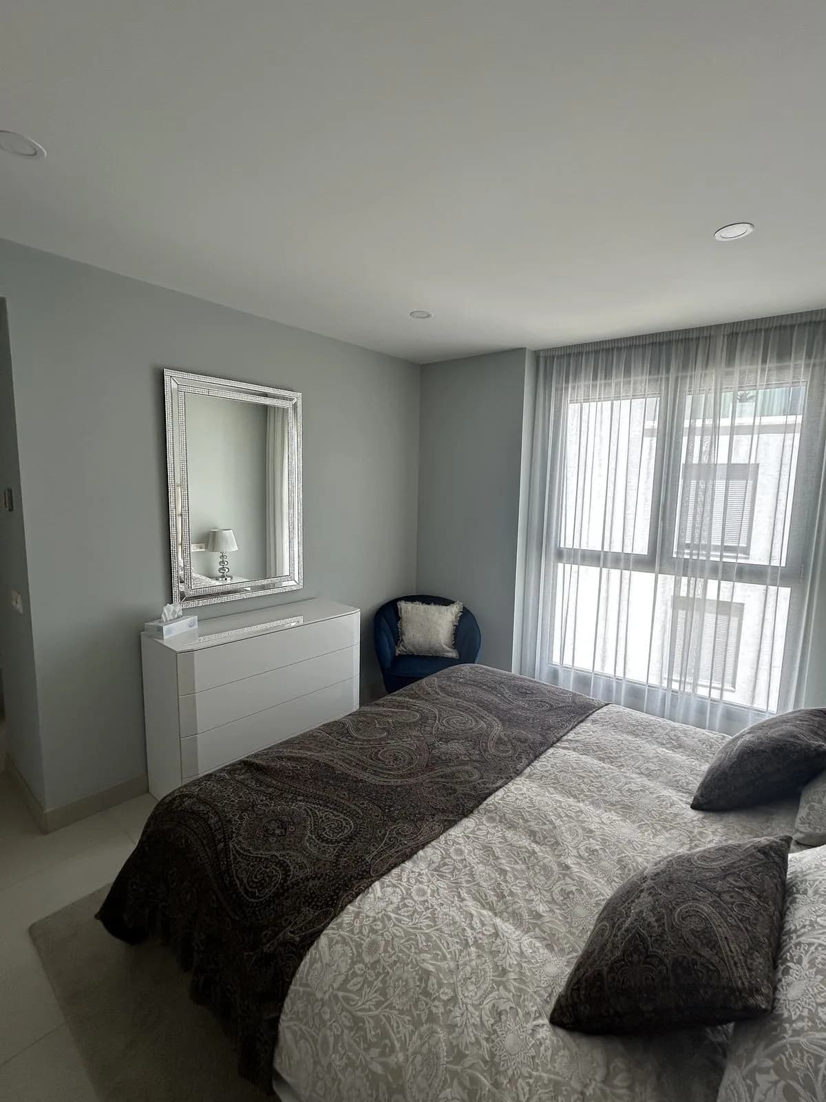 3 Bedroom Middle Floor Apartment for Sale in La Cala de Mijas, Málaga - Image 9