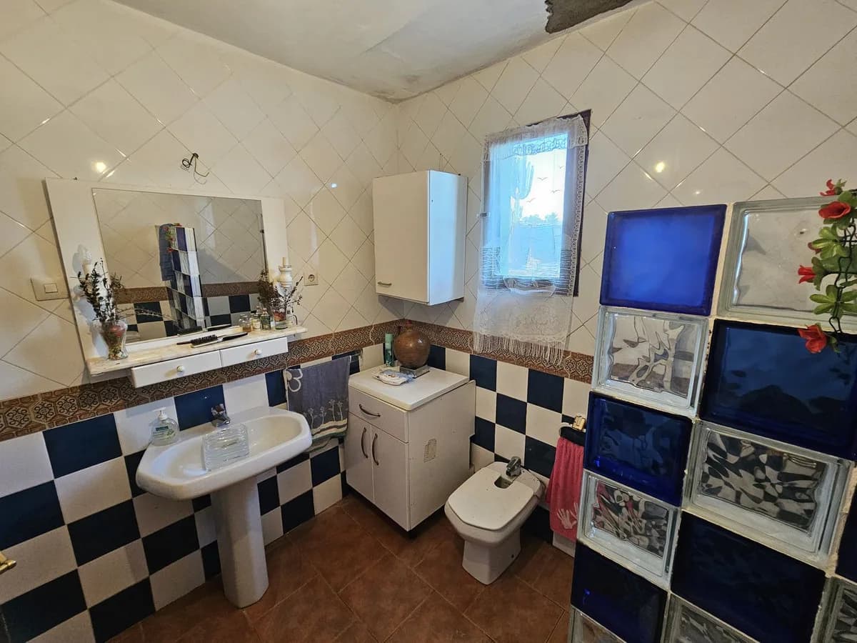 2 Bedroom Bungalow for Sale in Casares, Málaga - Image 9