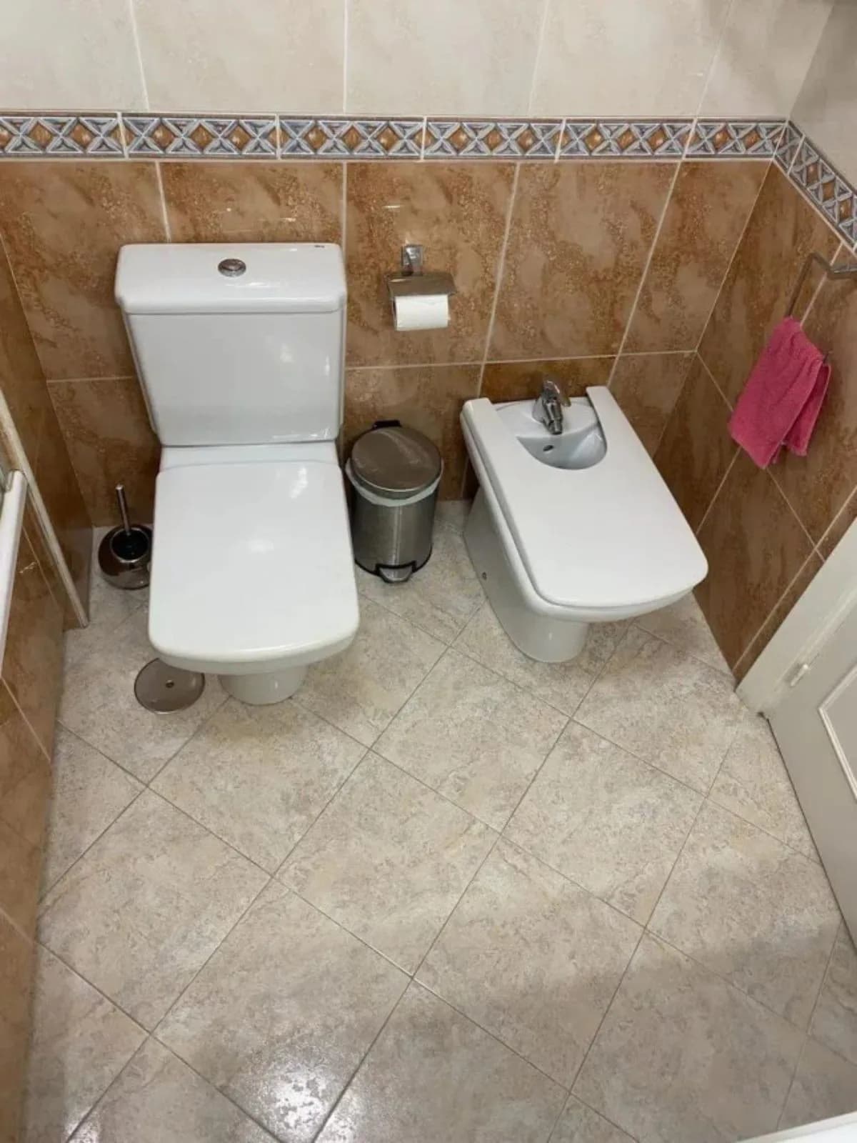 3 Bedroom Middle Floor Apartment for Sale in Marbella, Málaga - Image 4