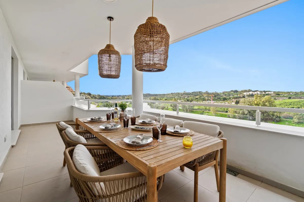 3 Bedroom Middle Floor Apartment for Sale in Estepona, Málaga