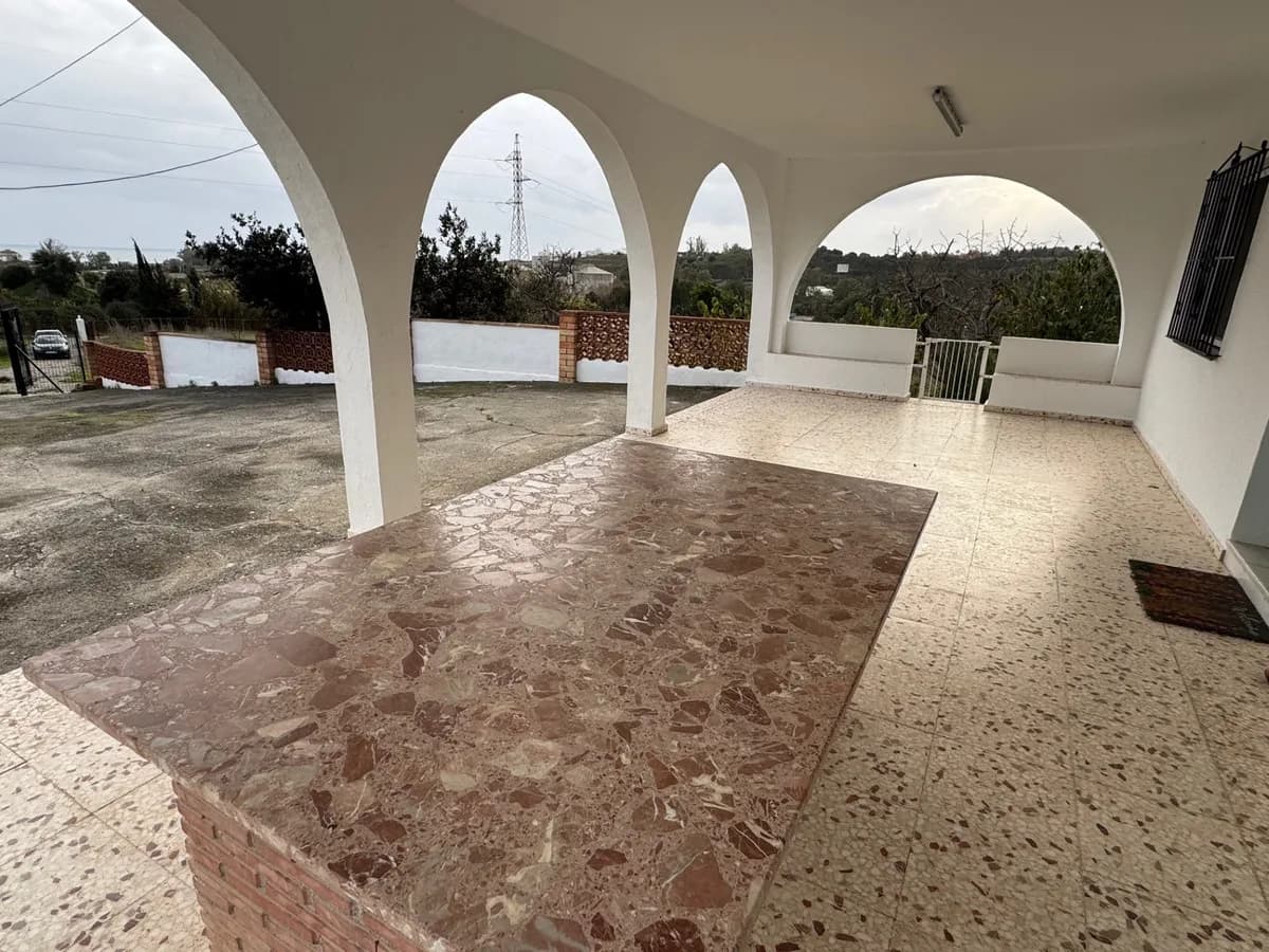 4 Bedroom Detached Villa for Sale in Estepona, Málaga - Image 2