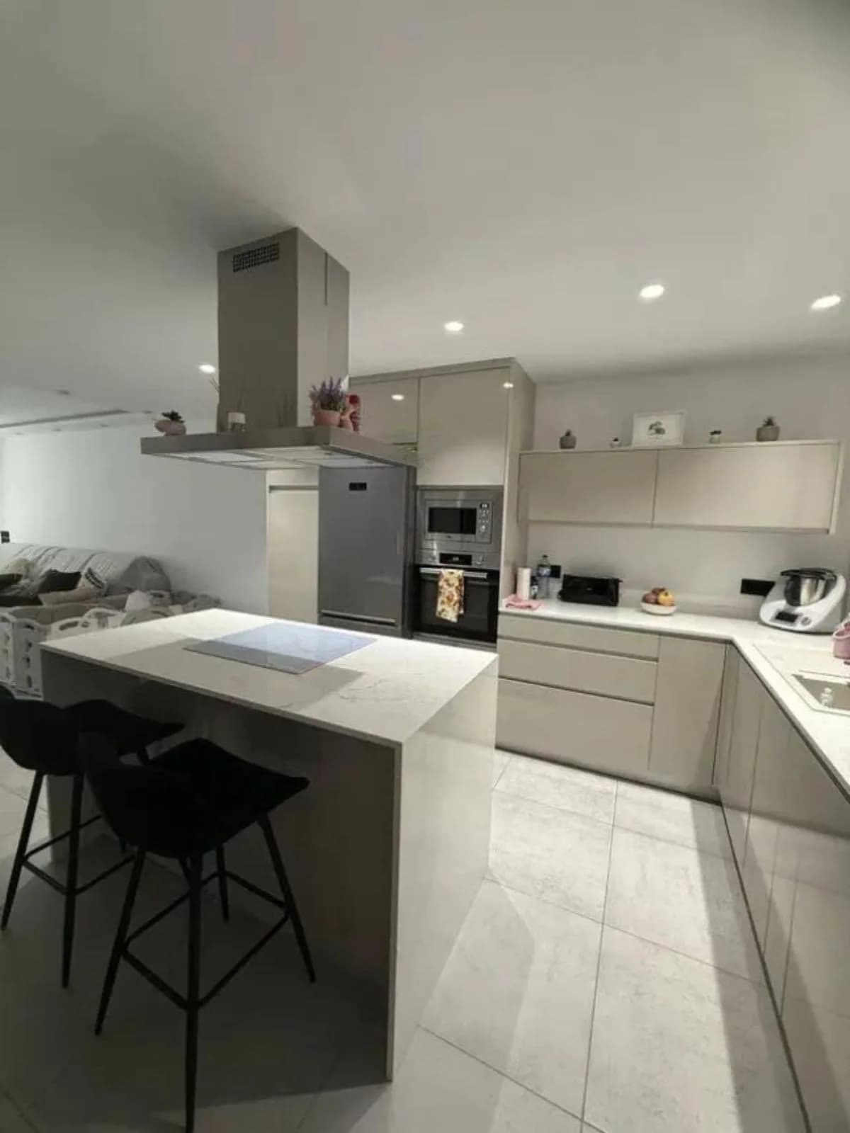 4 Bedroom Townhouse for Sale in Marbella, Málaga - Image 3