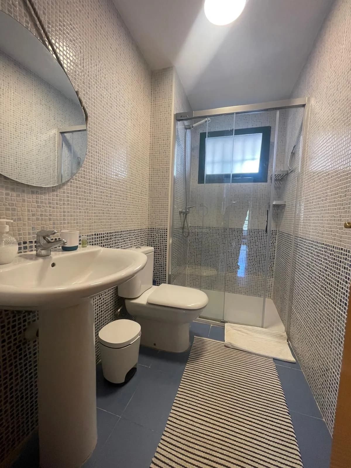 2 Bedroom Middle Floor Apartment for Sale in Fuengirola, Málaga - Image 8