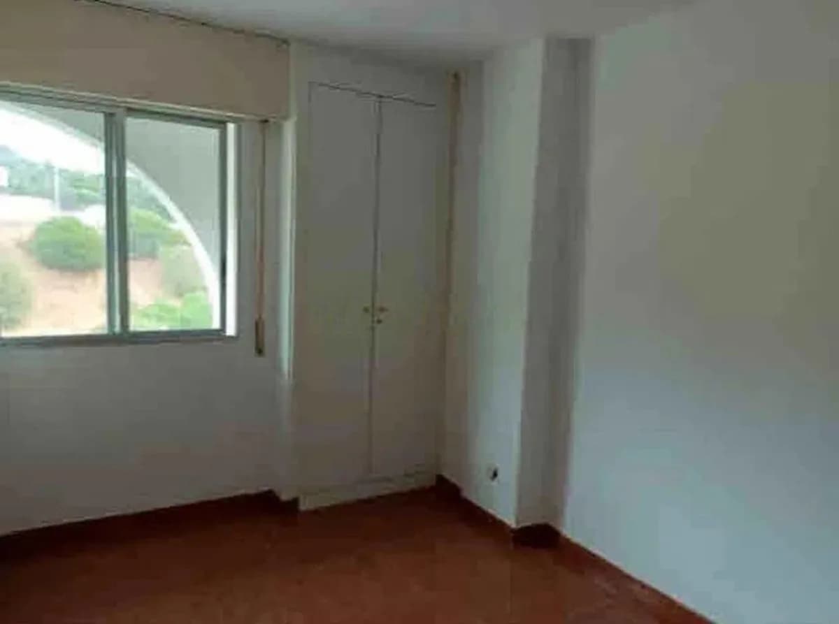 3 Bedroom Middle Floor Apartment for Sale in Marbella, Málaga - Image 7