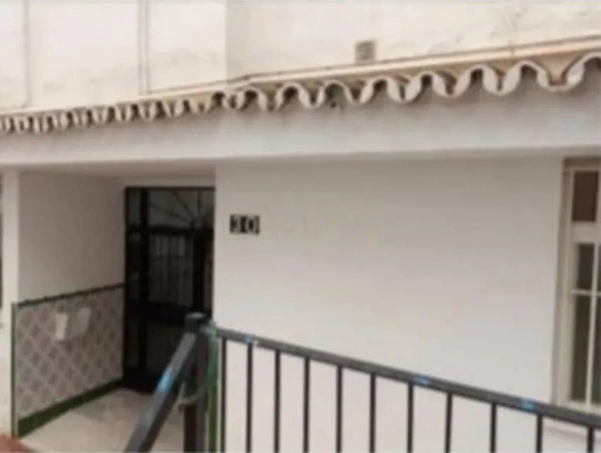 3 Bedroom Middle Floor Apartment for Sale in Marbella, Málaga - Image 8