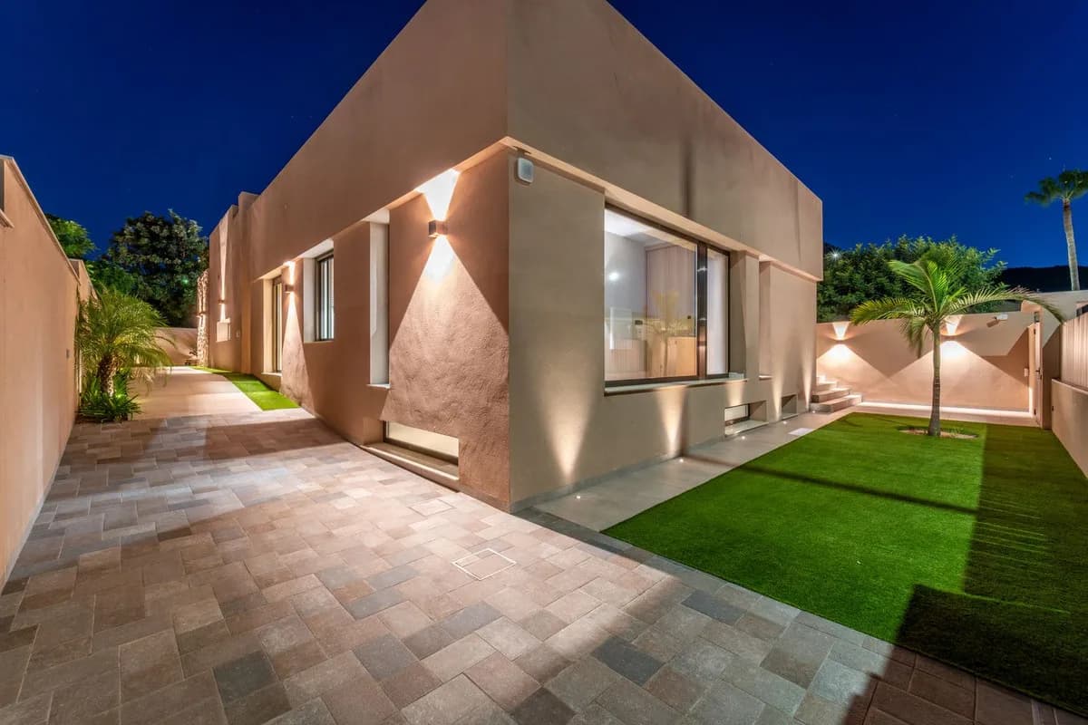 4 Bedroom Detached Villa for Sale in Alhaurín de la Torre, Málaga - Image 2