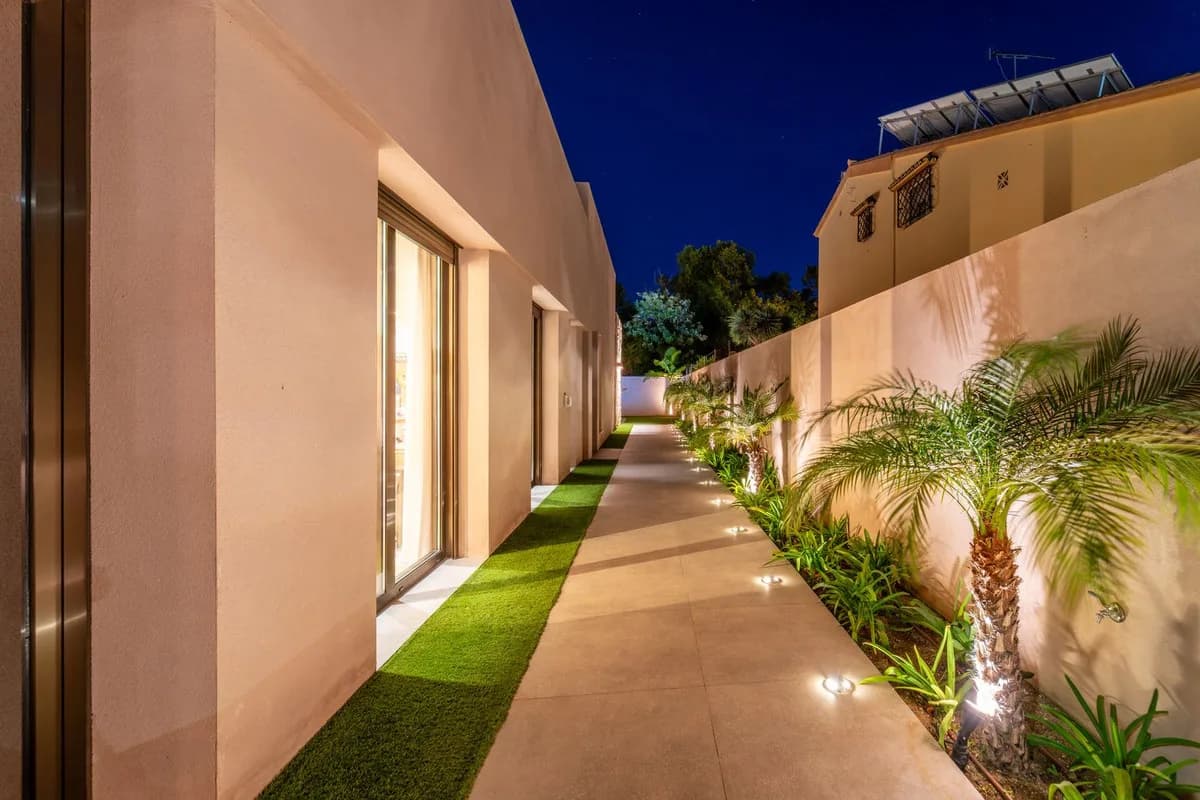 4 Bedroom Detached Villa for Sale in Alhaurín de la Torre, Málaga - Image 3