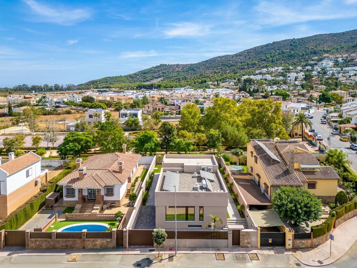 4 Bedroom Detached Villa for Sale in Alhaurín de la Torre, Málaga - Image 9