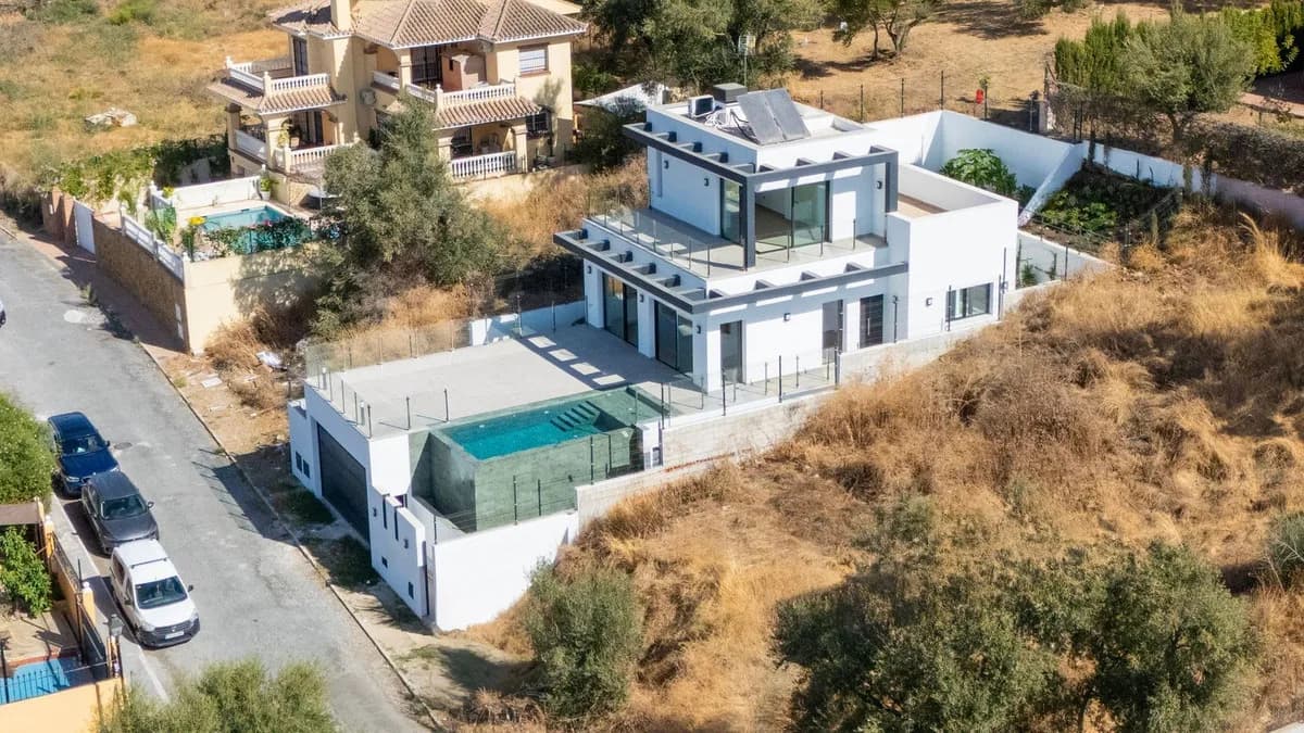 4 Bedroom Detached Villa for Sale in Campo Mijas, Málaga - Image 2