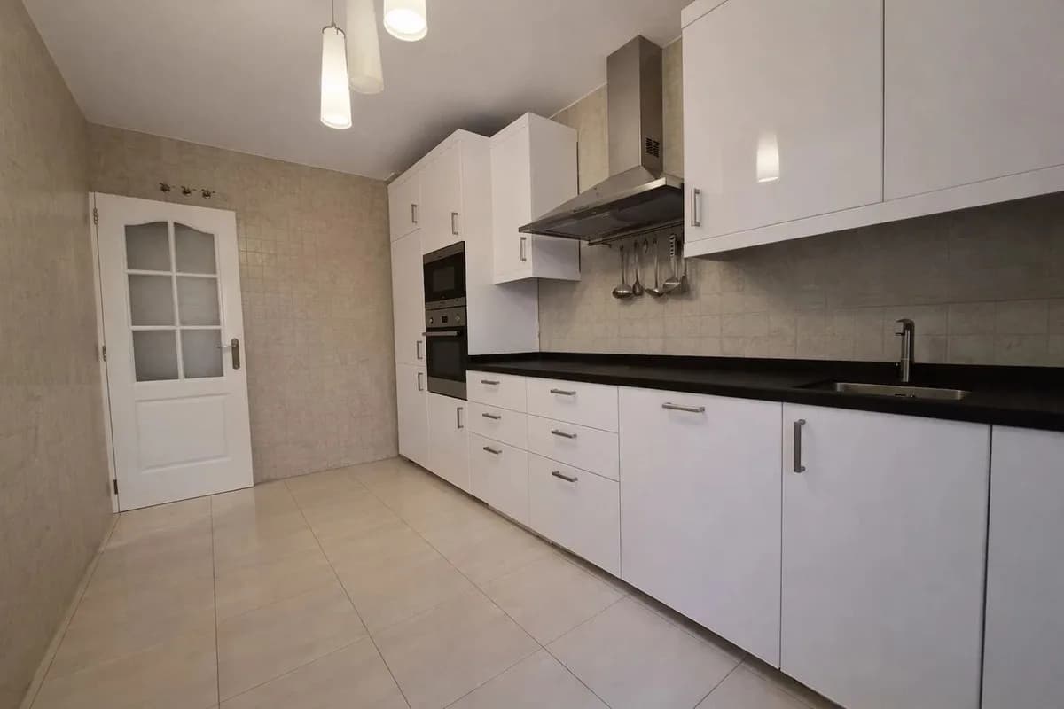 3 Bedroom Ground Floor Apartment for Sale in La Duquesa, Málaga - Image 5