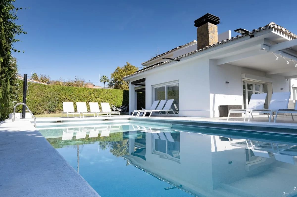 6 Bedroom Detached Villa for Sale in Benalmadena, Málaga
