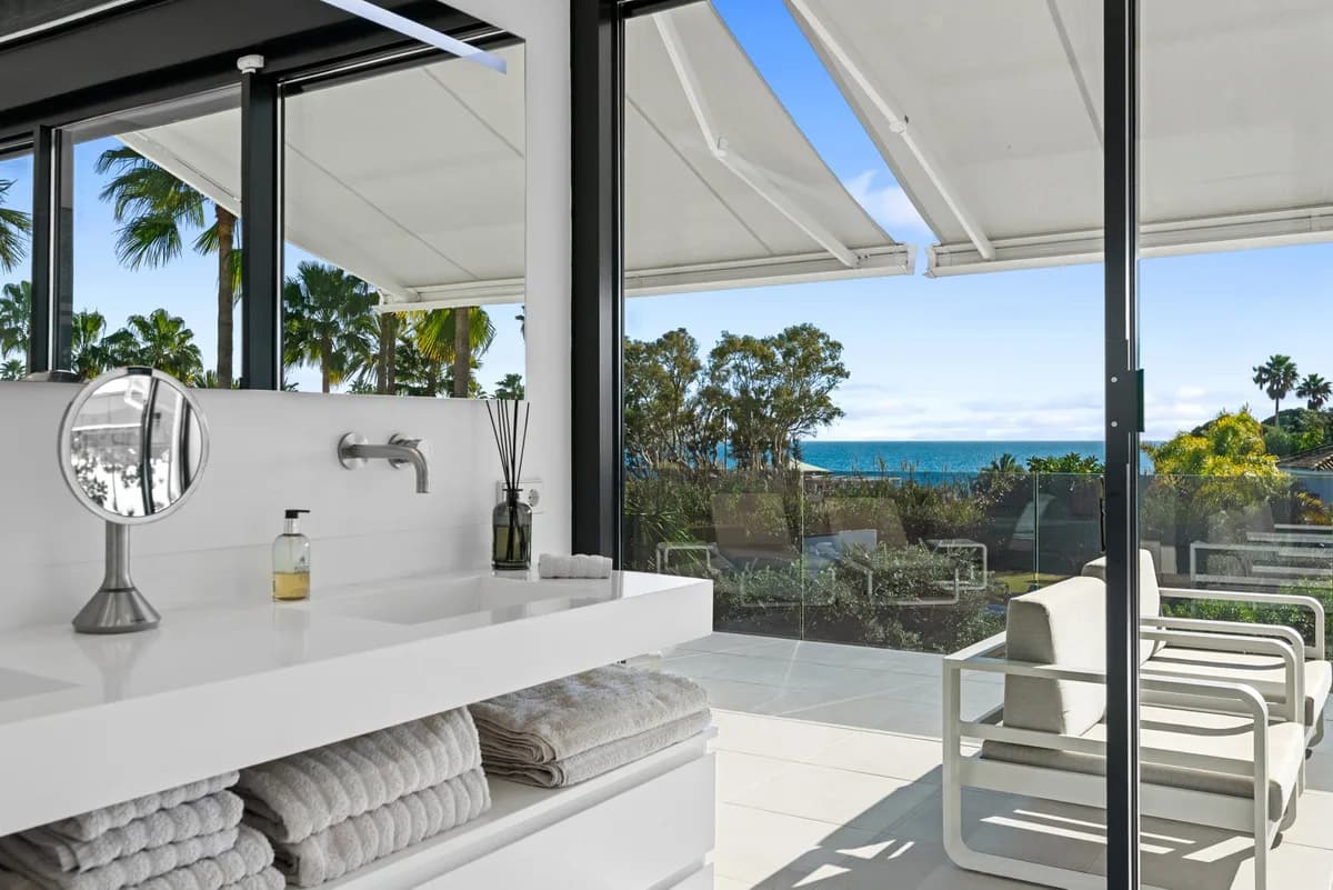4 Bedroom Detached Villa for Sale in Los Monteros, Málaga - Image 5