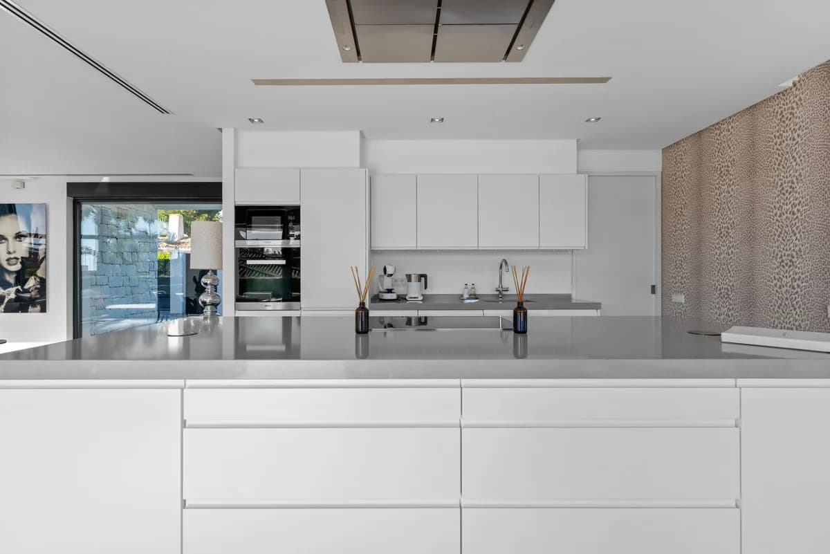 4 Bedroom Detached Villa for Sale in Los Monteros, Málaga - Image 9