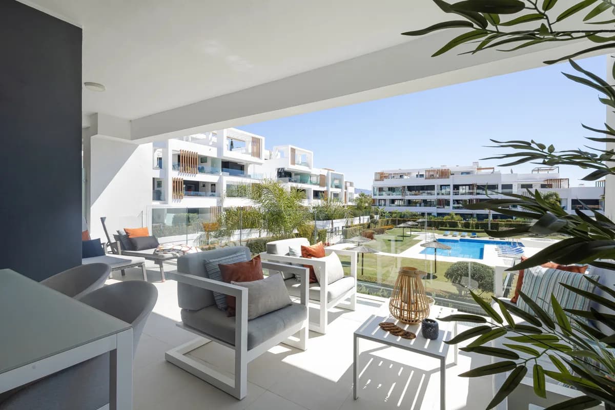 2 Bedroom Middle Floor Apartment for Sale in Estepona, Málaga
