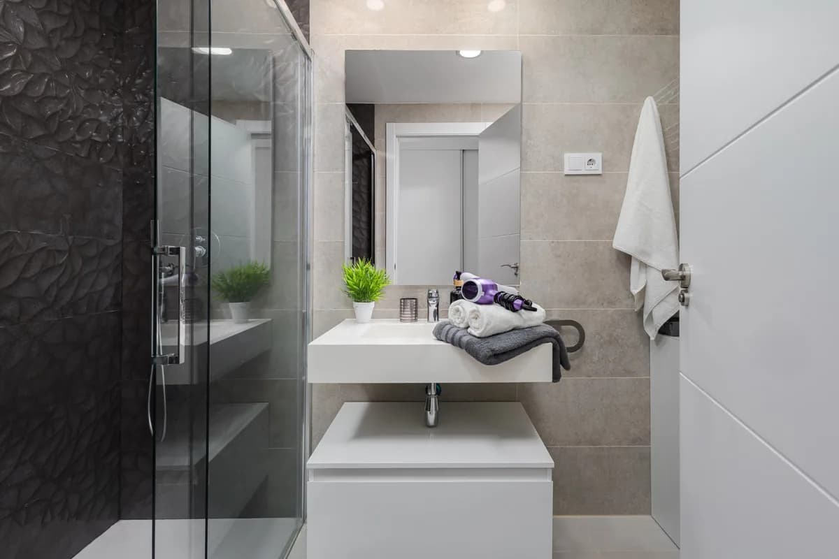 2 Bedroom Middle Floor Apartment for Sale in Estepona, Málaga - Image 7
