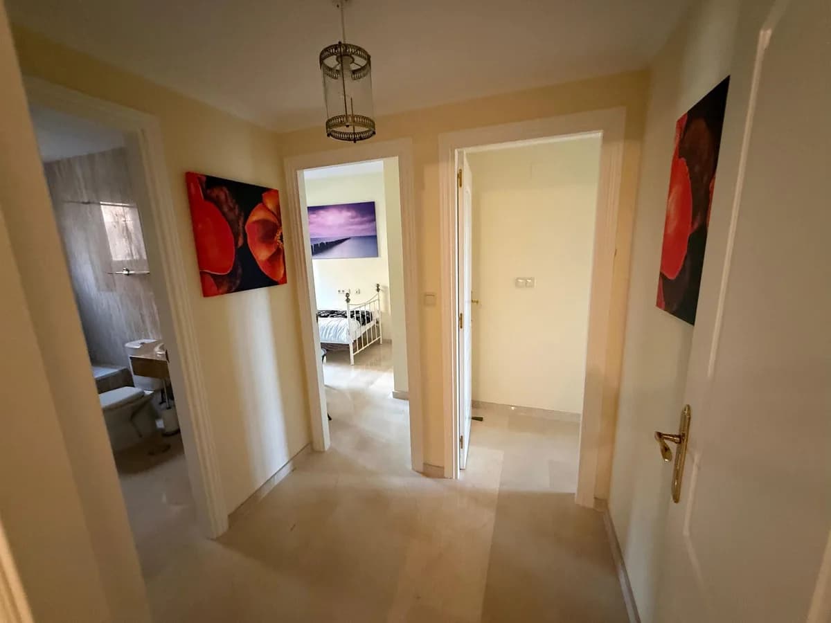 2 Bedroom Middle Floor Apartment for Sale in Elviria, Málaga - Image 9