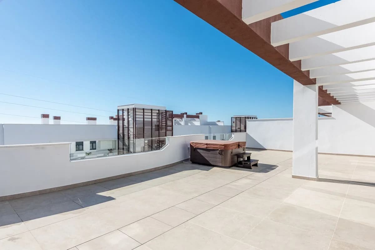 4 Bedroom Penthouse for Sale in Estepona, Málaga
