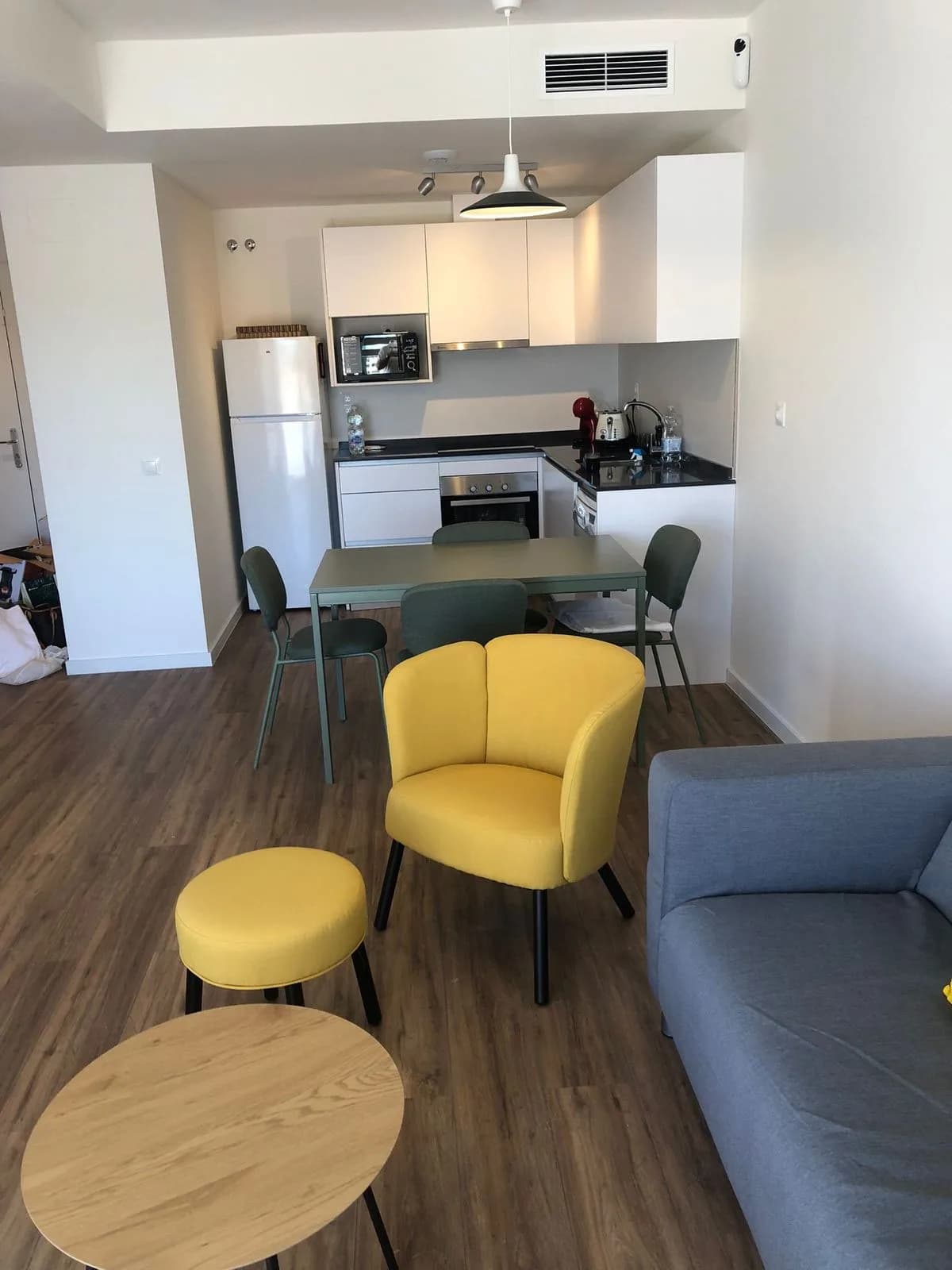 2 Bedroom Middle Floor Apartment for Sale in Estepona, Málaga - Image 4