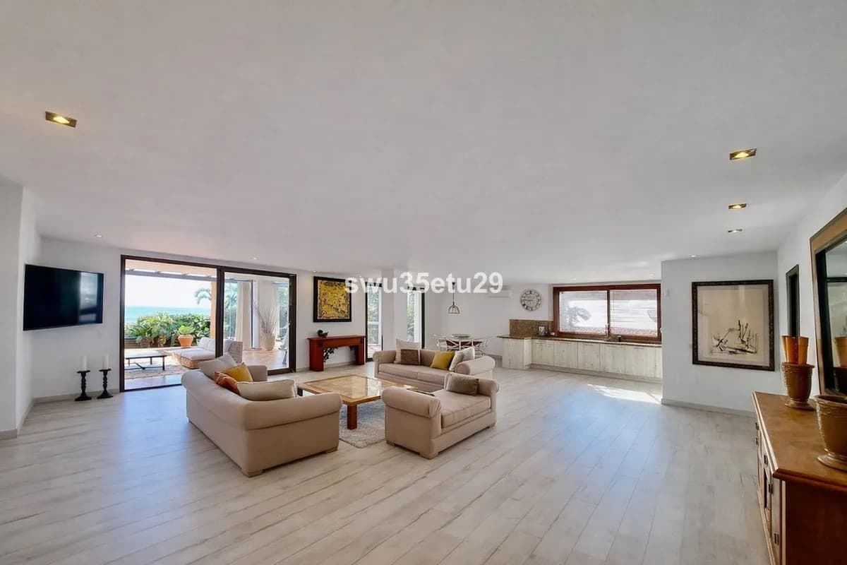 2 Bedroom Ground Floor Apartment for Sale in La Mairena, Málaga - Image 3