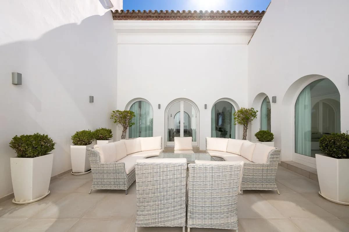 9 Bedroom Detached Villa for Sale in Hacienda Las Chapas, Málaga