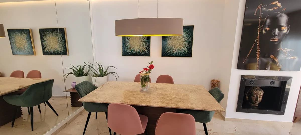 2 Bedroom Middle Floor Apartment for Sale in Puerto Banús, Málaga - Image 2