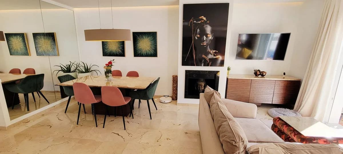 2 Bedroom Middle Floor Apartment for Sale in Puerto Banús, Málaga - Image 4