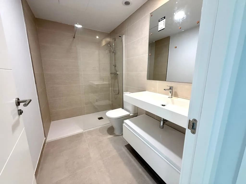 2 Bedroom Middle Floor Apartment for Sale in Estepona, Málaga - Image 9