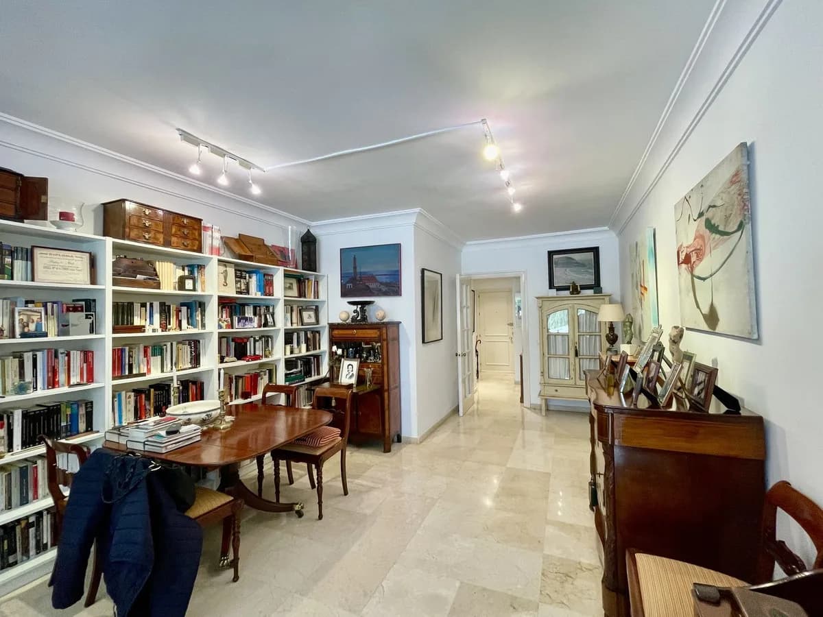 2 Bedroom Middle Floor Apartment for Sale in Guadalmina Alta, Málaga - Image 4