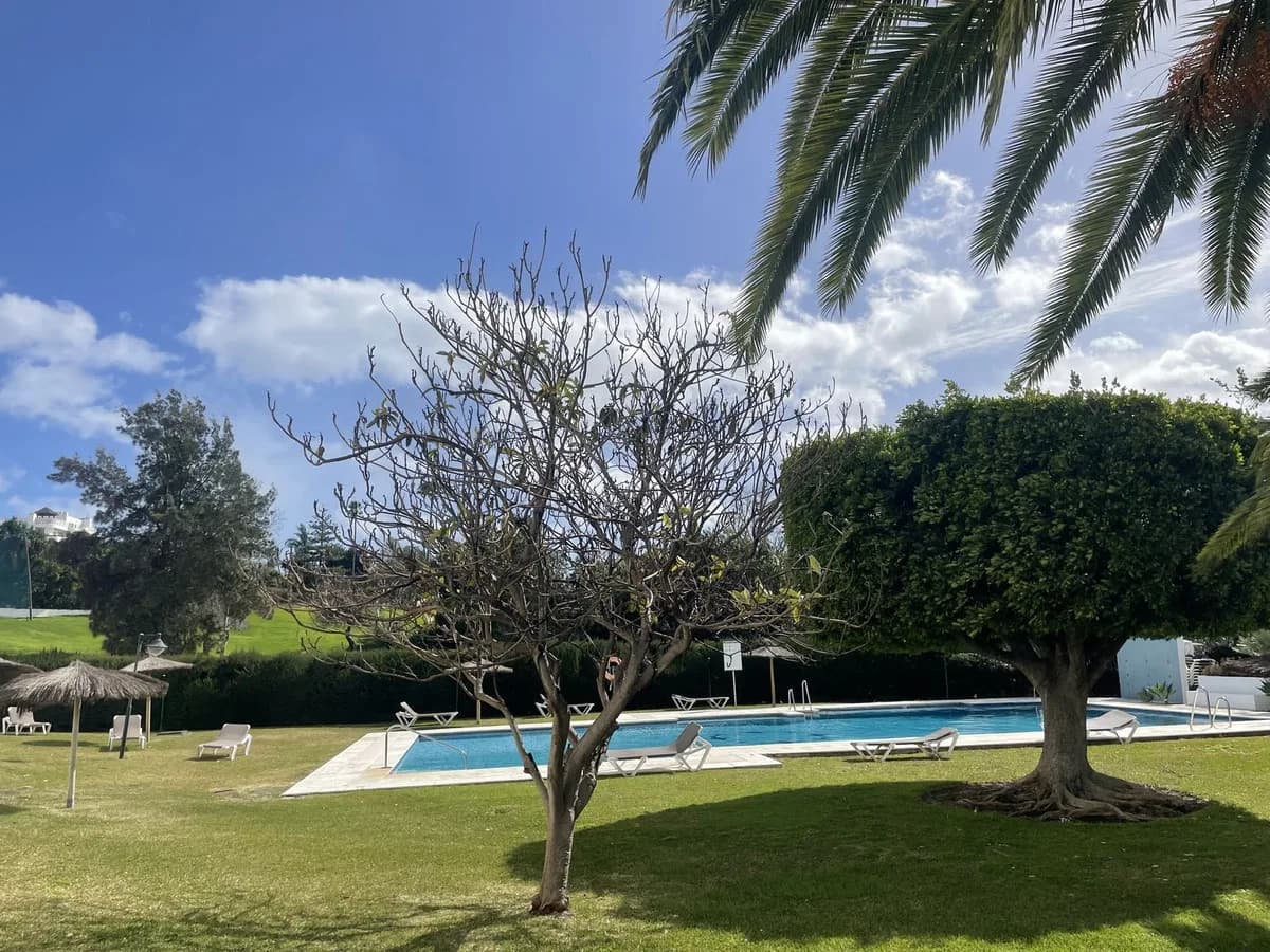 2 Bedroom Middle Floor Apartment for Sale in Guadalmina Alta, Málaga - Image 8