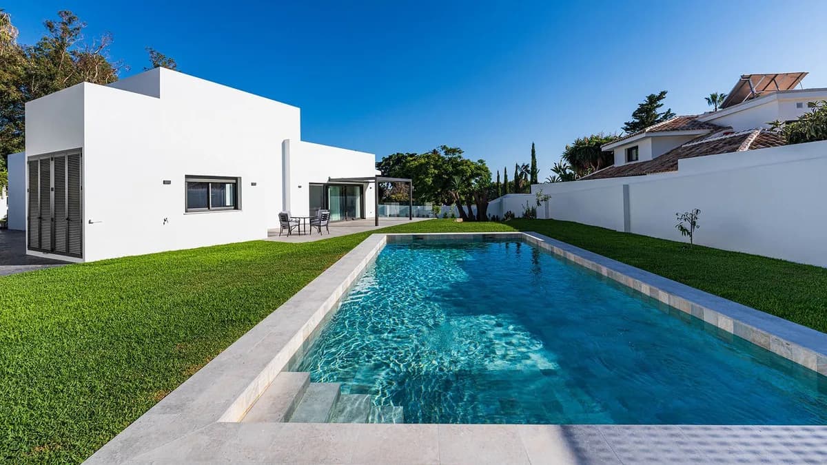 5 Bedroom Detached Villa for Sale in Marbella, Málaga - Image 2