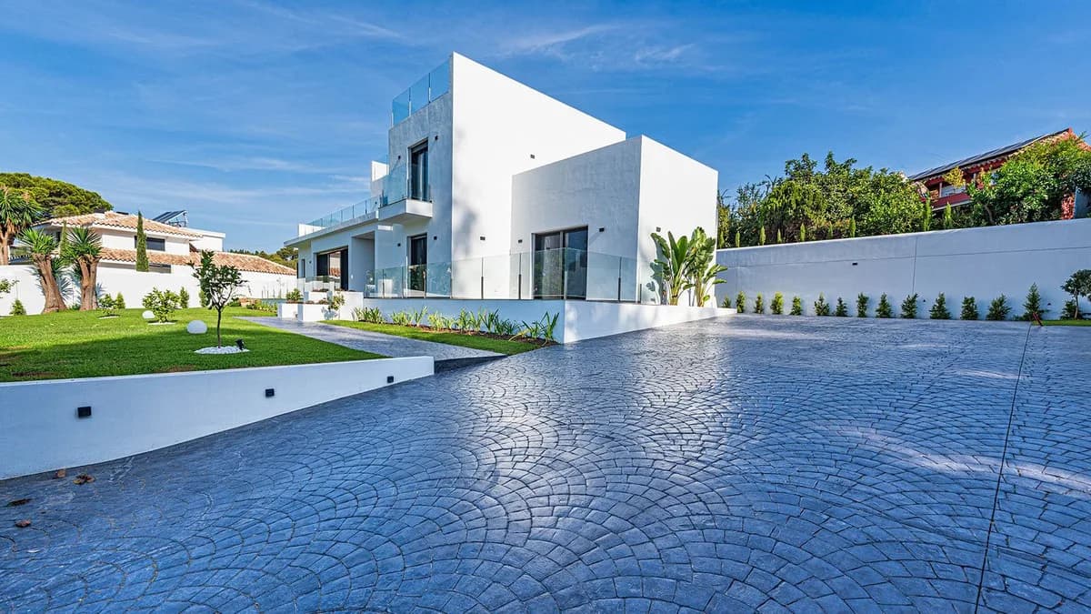 5 Bedroom Detached Villa for Sale in Marbella, Málaga - Image 6