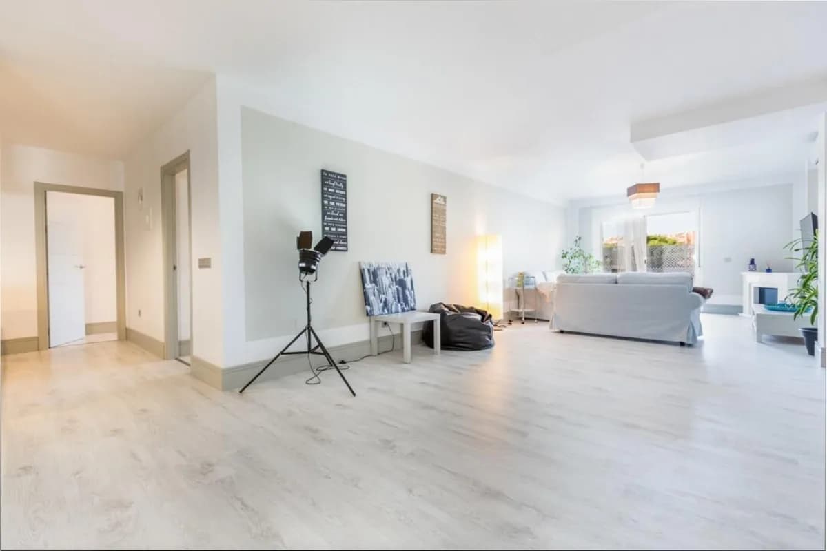 2 Bedroom Middle Floor Apartment for Sale in Nueva Andalucía, Málaga - Image 7