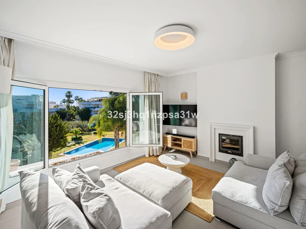 3 Bedroom Penthouse for Sale in Nueva Andalucía, Málaga
