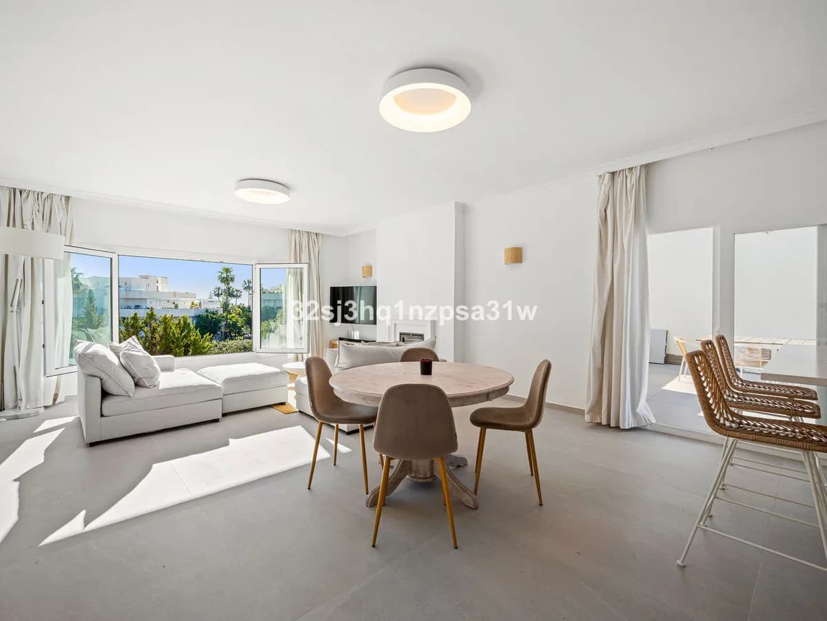 3 Bedroom Penthouse for Sale in Nueva Andalucía, Málaga - Image 3