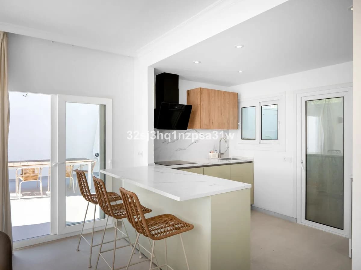 3 Bedroom Penthouse for Sale in Nueva Andalucía, Málaga - Image 5
