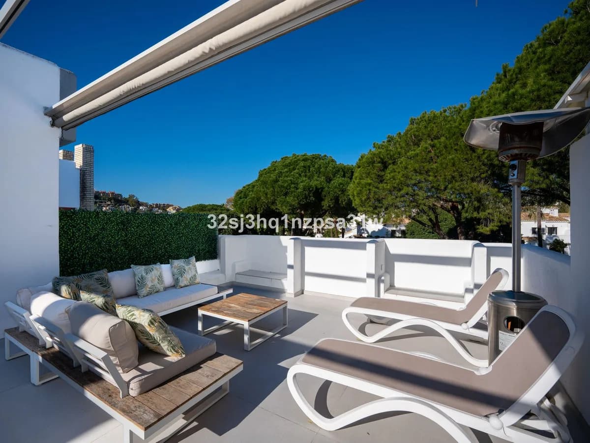 3 Bedroom Penthouse for Sale in Nueva Andalucía, Málaga - Image 7