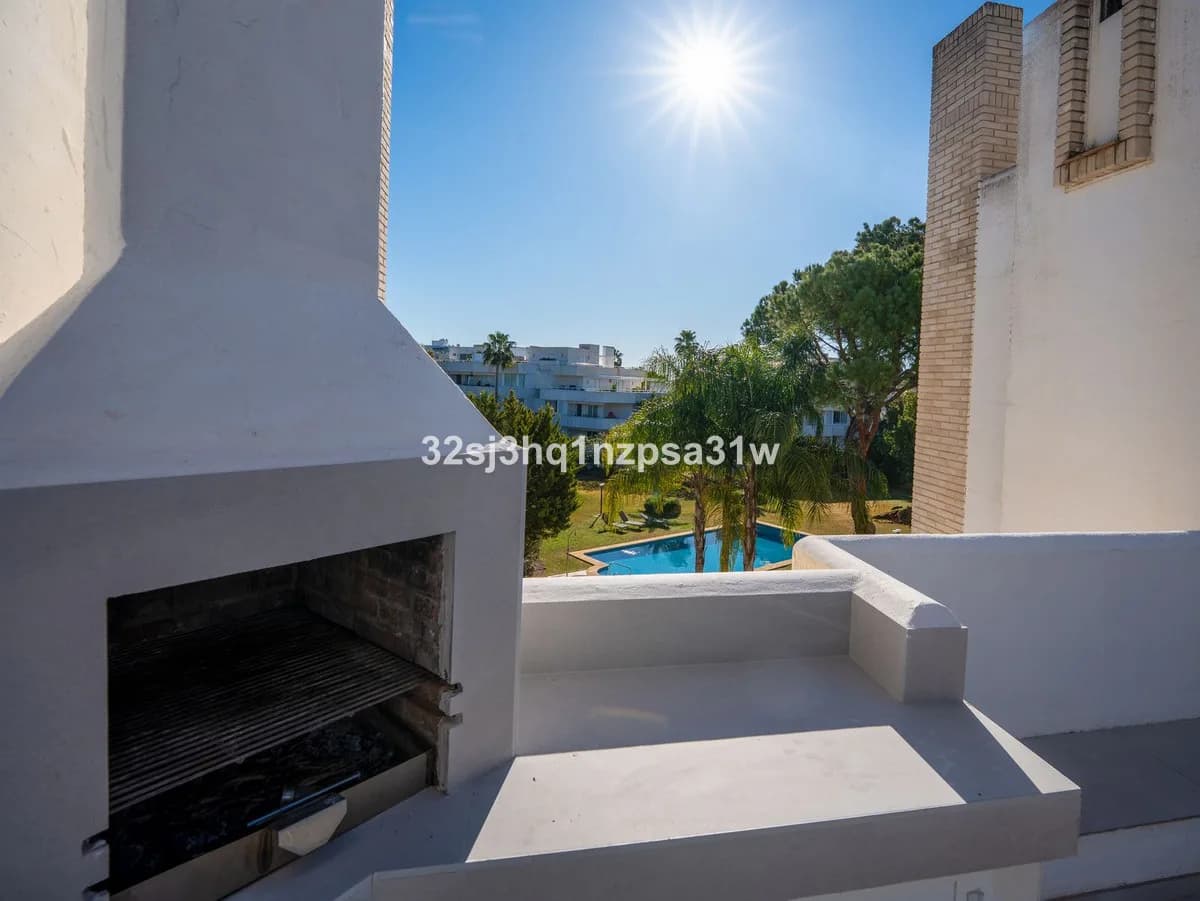 3 Bedroom Penthouse for Sale in Nueva Andalucía, Málaga - Image 9