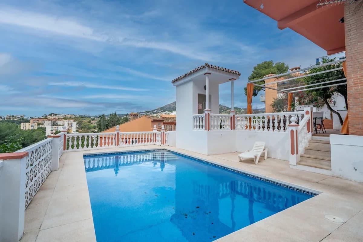 7 Bedroom Detached Villa for Sale in El Candado, Málaga