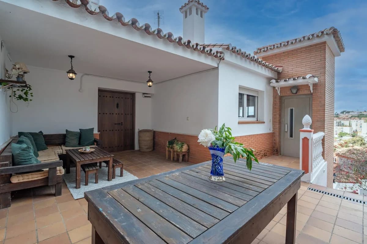 7 Bedroom Detached Villa for Sale in El Candado, Málaga - Image 2